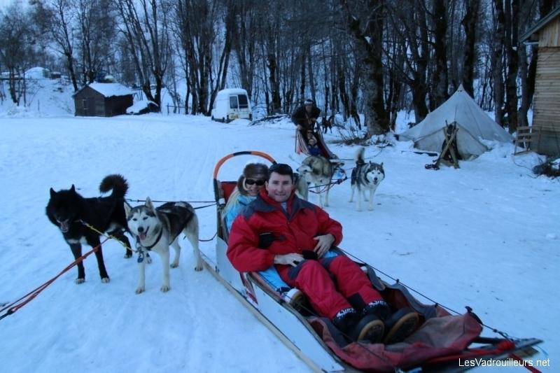 Nous prenons place dans le traineau Nous prenons place dans le traineau