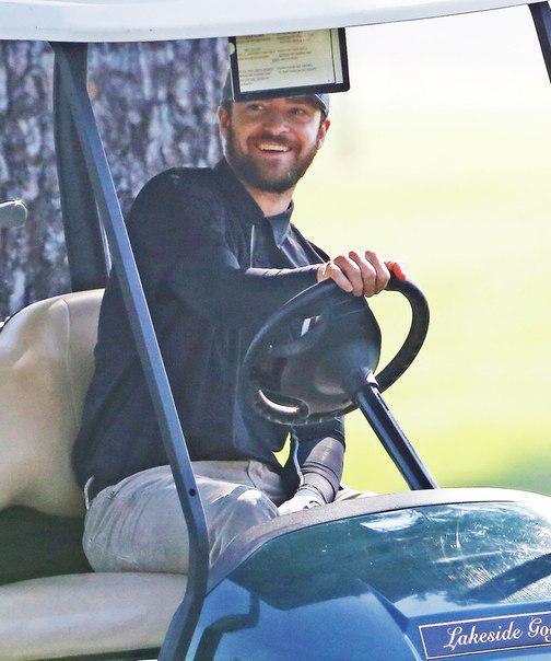 Photos: Une partie de golf à Burbank (6/2/15) Photos: Une partie de golf à Burbank (6/2/15)