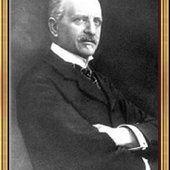 9 février 1915. Depuis quelques jours, des ouvriers travaillent à garantir les parties basses de la cathédrale restées intactes Henri ABELE