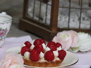 Tarte au thé matcha et aux framboises Tarte au thé matcha et aux framboises