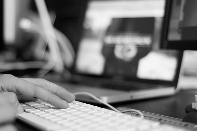 Je ne suis pas faite pour ça ! . . . keyboard-616492_640