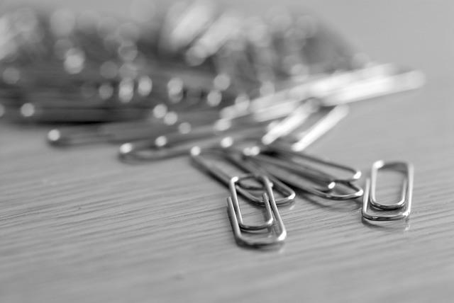 Je ne suis pas faite pour ça ! . . . paper-clip-400821_640