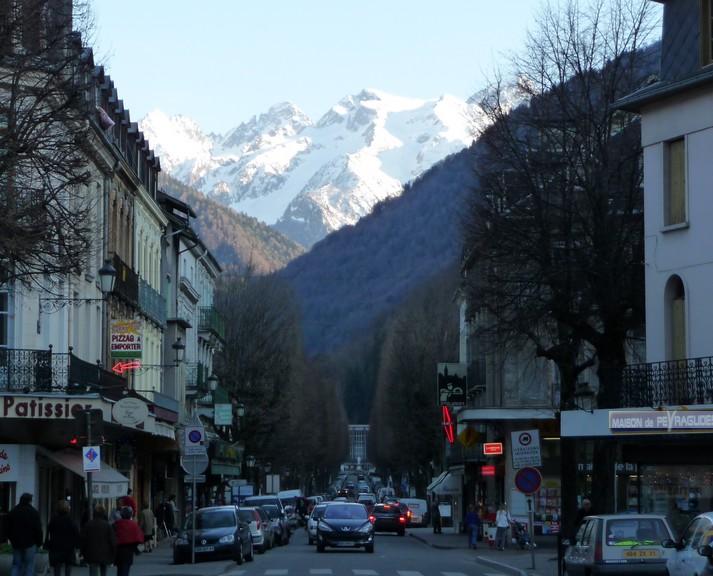 Luchon. Reine des Pyrénées Luchon. Reine des Pyrénées