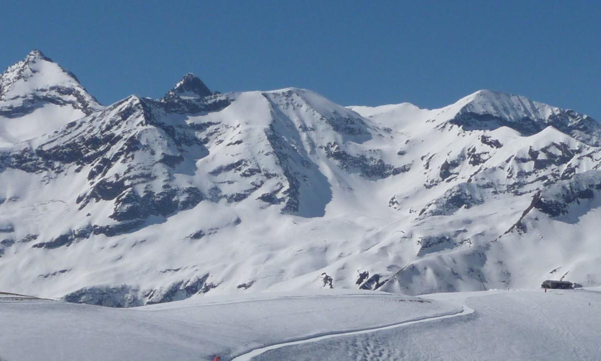 Luchon. Reine des Pyrénées Luchon. Reine des Pyrénées