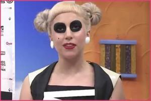Lady Gaga Panda Japan 300x200 La liste des choses à ne pas faire pour la Saint Valentin