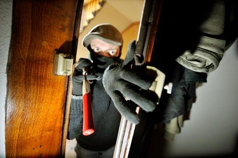 Tarifs dans la serrurerie : installation et ouverture de porte blindée Le nombre de cambriolage par an en France augmente, il est temps de s'équiper !