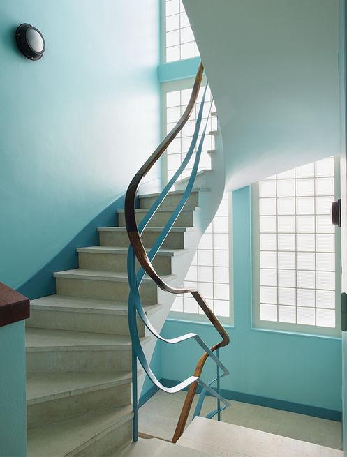 royan-treatment-winding-staircase-1950s-building
