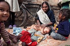 Bébés made-in-India – 8. Massage, bain et allaitement