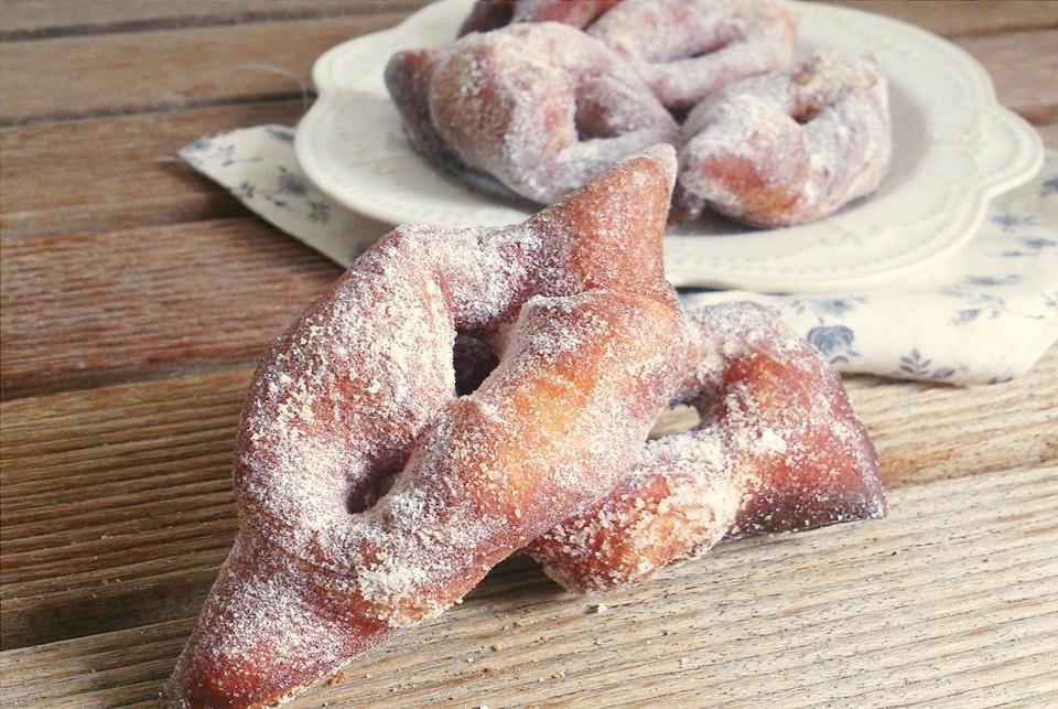 Bugnes de Mardi Gras pour fêter mon diplôme :)