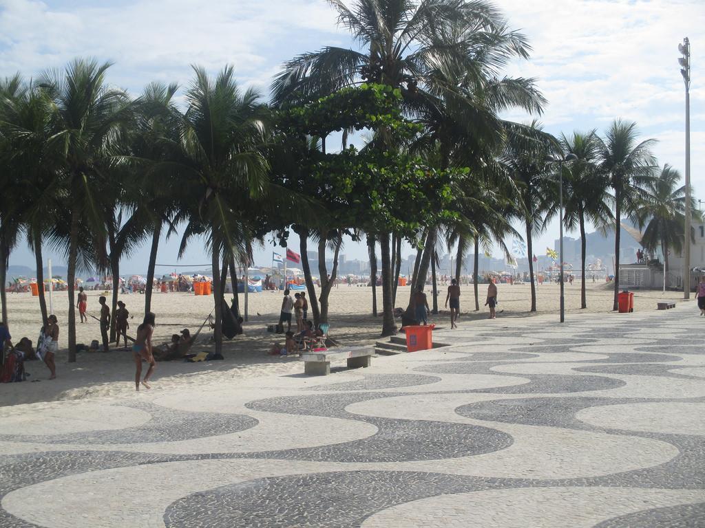 Le dessin de la promenade typique de Copacabana et Leme
