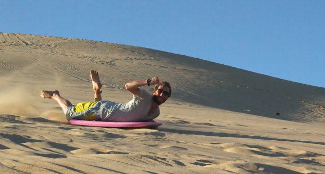 Devin Supertramp fait du Sandboard en Nouvelle-Zélande