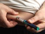 QU'EST-CE QUE LE DIABÈTE ? TYPE 2, TYPE 1, DÉFINITION, SYMPTÔMES, CAUSES, TRAITEMENTS, COMPLICATIONS... injection avec stylo