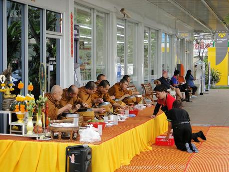 Station service, seven eleven et repas des moines (photos)
