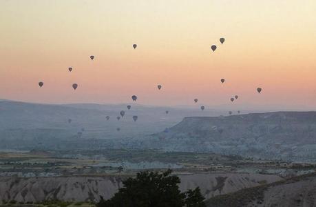 Turquie - jour 21 - Vallées de Cappadoce  - 001 - Ballons depuis la chambre