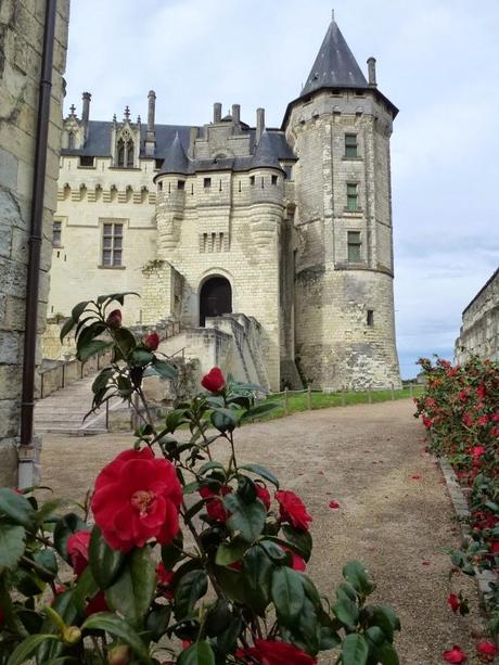 Saumur, ses monuments, son château et son vin!