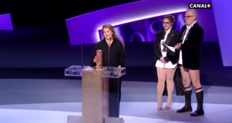 Meilleur Costume: Anaïs Romand pour Saint Laurent «C'était un film difficile à faire. L'enjeu pour les costumes était important.» déclare Romand. -  Jean-Paul Gaultier et Marilou Berry sont montés sur scène sans pantalon pour présenter le prix.