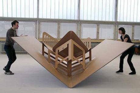 ART: Emmener son bureau partout avec soi? C’est peut-être l’avenir! Armin_B._Wagner_Liddy_Scheffknecht_Pop_Up_Eckbank_2012_vide_o_23_sec_Photo_Ariane_Grabher