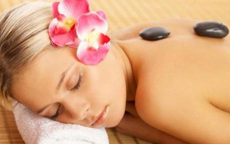Découverte d’un massage au spa Cinq Mondes pierres