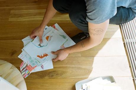 Damien, le papa graphiste qui se tatoue les dessins de ses enfants sur le corps damien-papa-tatouages09