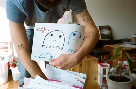 Damien, le papa graphiste qui se tatoue les dessins de ses enfants sur le corps damien-papa-tatouages08