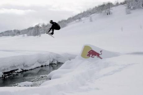 Du wake sur un lac gelé en Bosnie Du wake sur un lac gelé en Bosnie