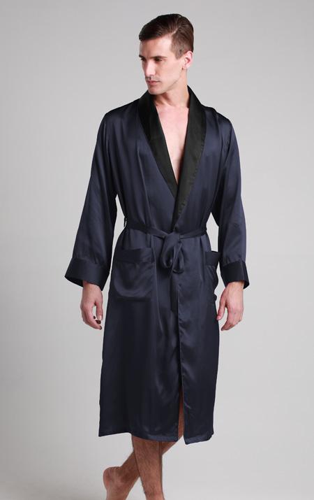 Robes de chambre: pantouflard ou dandy chic ? soie_col_noir