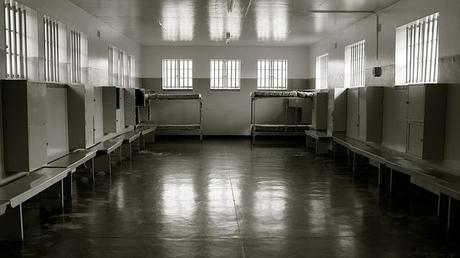 Pourquoi la justice est à refaire . . . ?! prison-589020_640