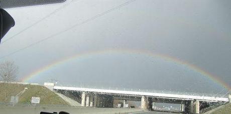Divers - le 24.02 sur L'A 40 un magnifique arc en ciel.....