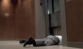 10 Morts Fameuses en Ouverture de Six Feet Under 10 Morts Fameuses en Ouverture de Six Feet Under