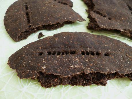 biscuit Oréo géant diététique protéiné au cacao noir (végan, complet, riche en fibres, sans oeuf ni sucre ni beurre ni lait) P1190793