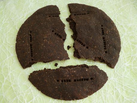 biscuit Oréo géant diététique protéiné au cacao noir (végan, complet, riche en fibres, sans oeuf ni sucre ni beurre ni lait) P1190788