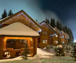 La montagne, ça nous gagne ? Ski chalets at night