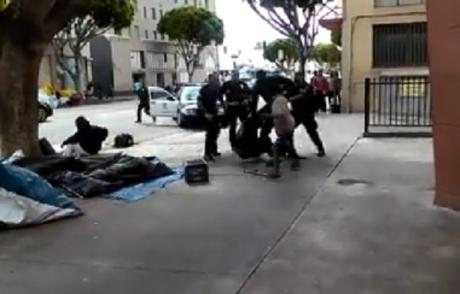 Des policiers abattent froidement un SDF à Los Angeles des-policiers-abattent-froidement-un-sdf-a-los-angeles
