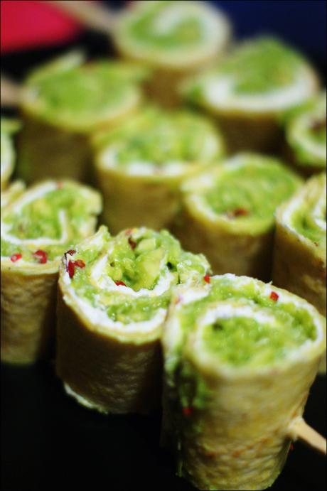 Roulé avocat, baie roses et fromage Roulé avocat, baie roses et fromage