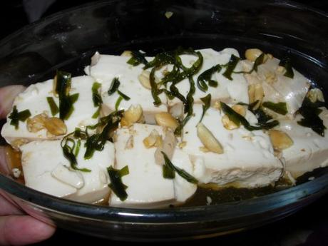 Tofu soyeux mariné. tofu soyeux mariné grille