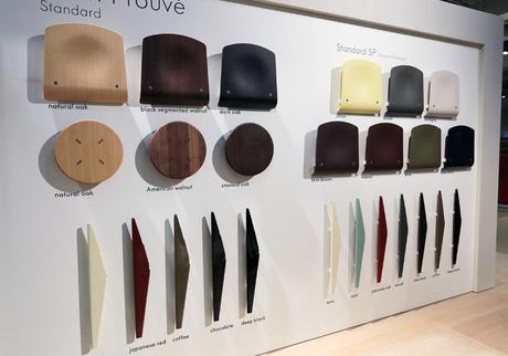 A gauche Eléments de la Chaise Standard, à droite éléments de la Chaise Standard Plastique A gauche Eléments de la Chaise Standard, à droite éléments de la Chaise Standard Plastique