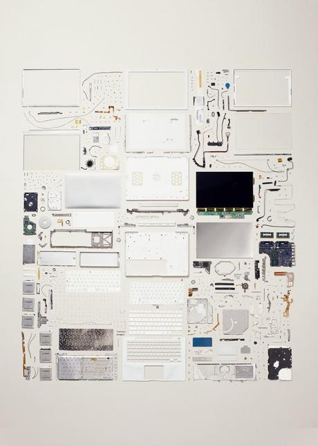 Des livres au concept original #2 : Photographie, food book et dinosaures érotiques Things come apart de Todd McLellan / photo via Colossal