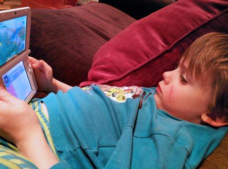 Avec des yeux d’enfants Charly joue à Planes 2 sur 3DS