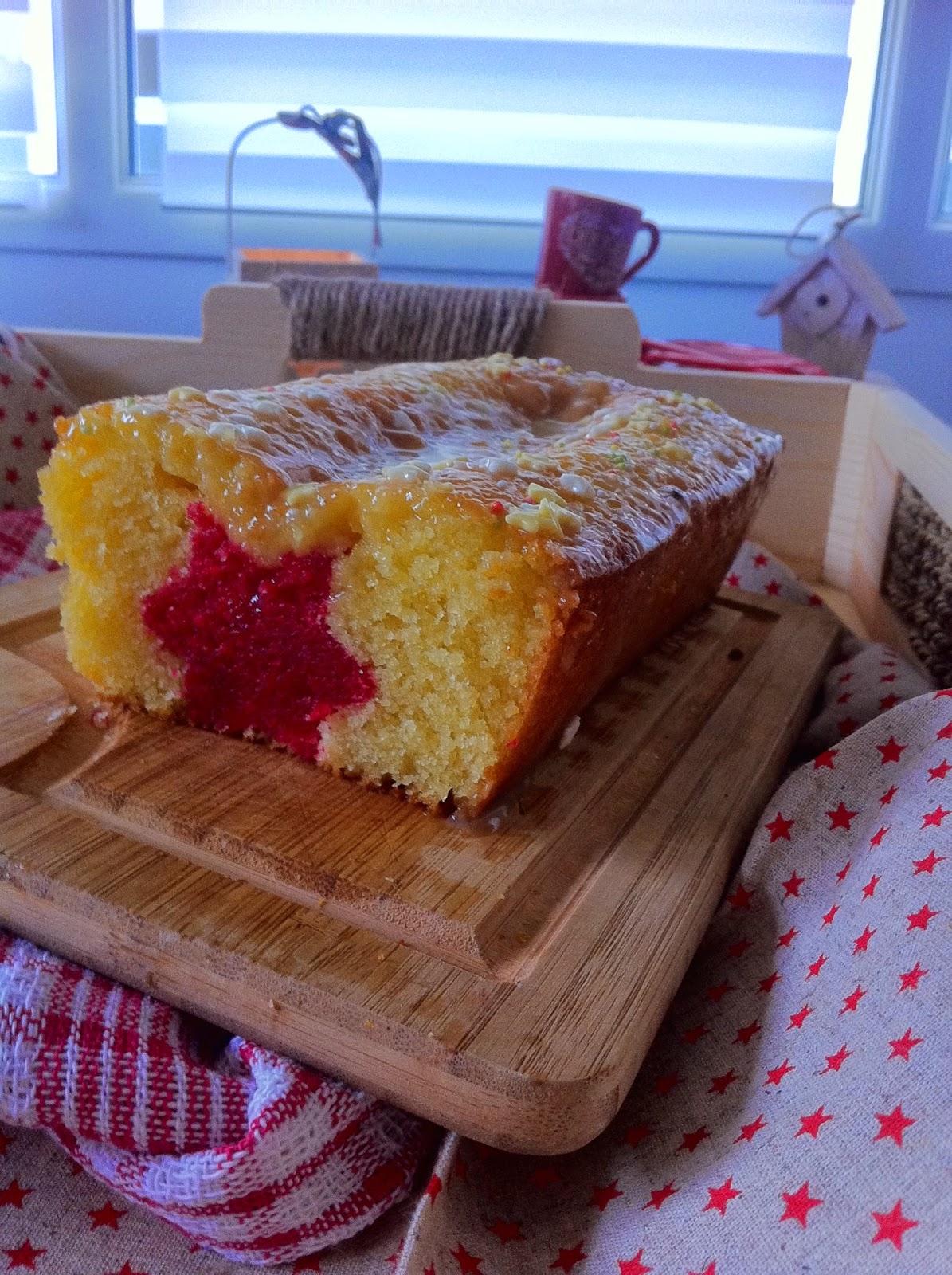 Cake surprise étoile vanille fraise sucre, cake surprise, noël, fête, vanille, fraise, étoile, emporte pièce, glaçage