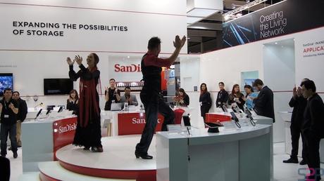 Un peu de Flamenco chez Sandisk, qui lançait la première clé USB à port réversible