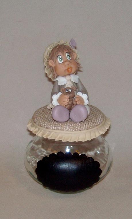 Pot douceur avec bébé fillette en porcelaine froide Pot douceur avec bébé fillette en porcelaine froide