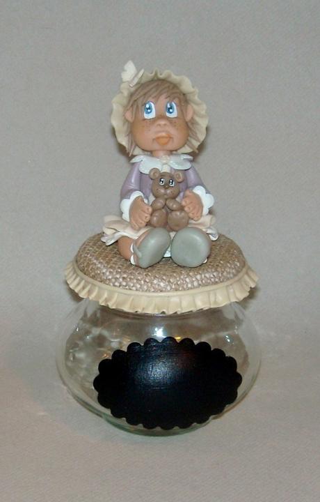 Pot douceur avec bébé fillette en porcelaine froide Pot douceur avec bébé fillette en porcelaine froide