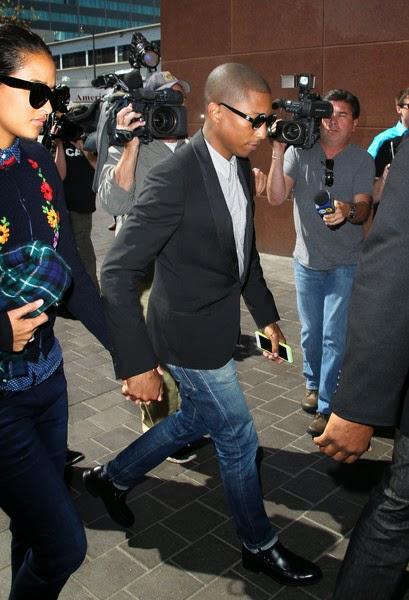 Pharrell Williams débarque au tribunal avec des lunettes Chanel !