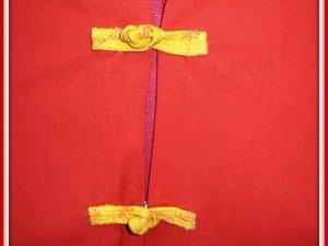 2014.06.08 - Robe chinoise rouge et parementures jaunes