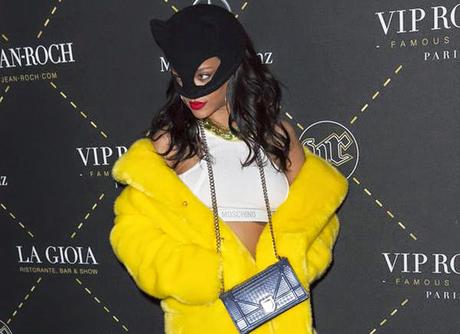 Rihanna déguisée en poussin au VIP ROOM de Paris