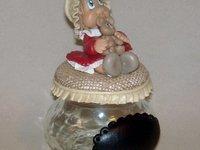 Pot douceur avec bébé fillette en porcelaine froide Pot douceur avec bébé fillette en porcelaine froide