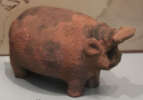 Voici l'un des véritables ancêtres de cette terre africaine, l'hippopotame au sein de l'Égypte antique !