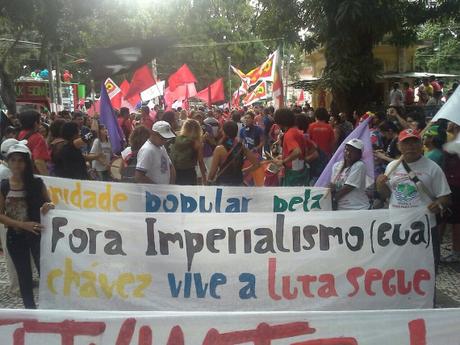 Obama ne doit pas menacer le Vénézuela ! Marche de soutien au Vénézuéla á Brasilia