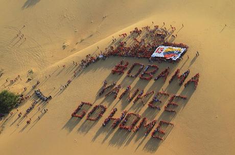 Obama ne doit pas menacer le Vénézuela ! Message envoyé à la Maison Blanche par la population de l'État de Falcon (Venezuela), depuis le Parc National Médanos de Coro, le 12 mars 2015.