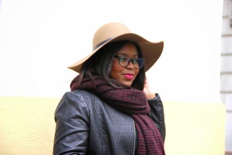 La fille à chapeau La fille à chapeau